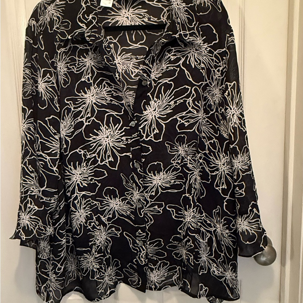 Naomi Sheer Blouse button up size 2X button up black & white floral